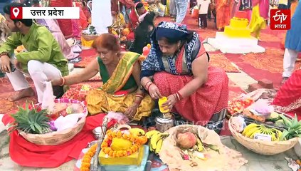 छठ पूजा का तीसरा दिन: अस्त होते सूर्य को दिया गया अर्घ्य, सजे घाटों पर गूंज रहे छठी मइया के गीत