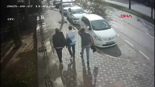 Bursa'da lodos 45 kilometre hızla etkili oldu! Çatılar uçtu, ağaçlar devrildi: O anlar güvenlik kamerasında