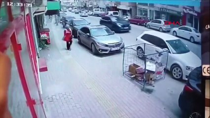 Bursa'da lodos 45 kilometre hızla etkili oldu! Çatılar uçtu, ağaçlar devrildi: O anlar güvenlik kamerasında