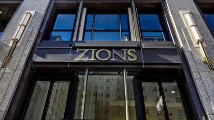 US Regional Bank Rout Deepens on Losses From Fraud