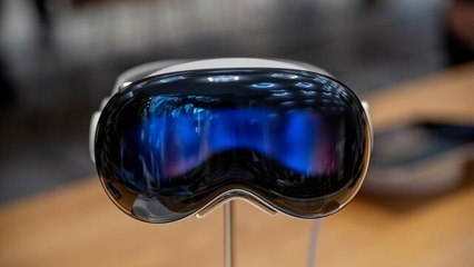 Apple Prioritizes Meta-Like AI Glasses Over Headset Revamp