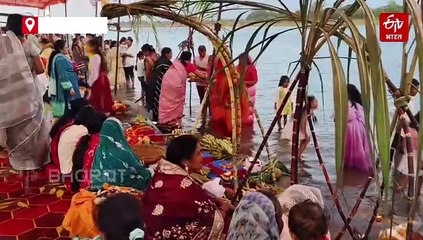 धमतरी के रुद्रेश्वर महादेव घाट में उमड़ा सैलाब, छठ व्रतियों ने दिया डूबते सूर्य को अर्घ्य