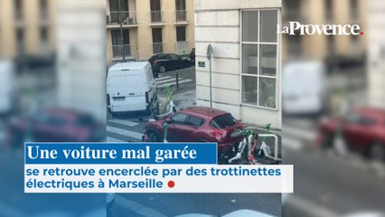 Une voiture mal garée se retrouve encerclée par  des trottinettes électriques  à Marseille