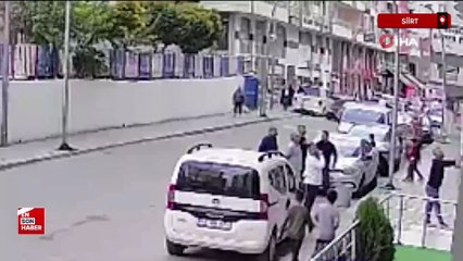 Siirt'te otomobilin çocuğa çarpma anı