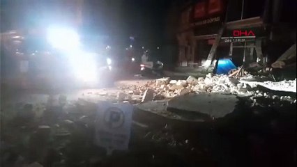 Balıkesir'deki depremde yıkım görüntülendi