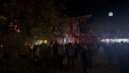 Sındırgı'da meydana gelen deprem sonrası bazı binalar yıkıldı