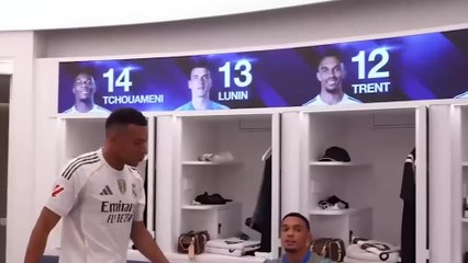 Los jugadores del Real Madrid celebraron con euforia tras ganar #ElClásico  Mbappé: "5 puntos adelante, hay que seguir así"