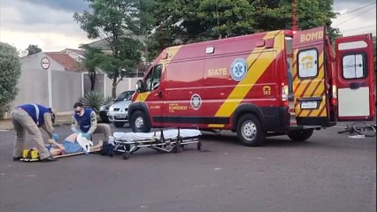 Mulher tem suspeita de fratura após colisão entre moto e bicicleta na Rua Salgado Filho
