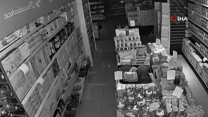 Balıkesir’deki deprem Akhisar’da da  hissedildi... Deprem anı kamerada