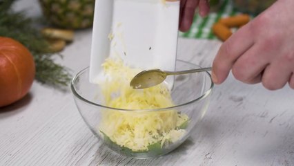 25 Cheese Muffins with Zucchini and Spinach