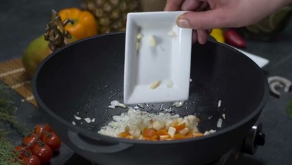 55 Fried tofu with vegetables and chili paste.