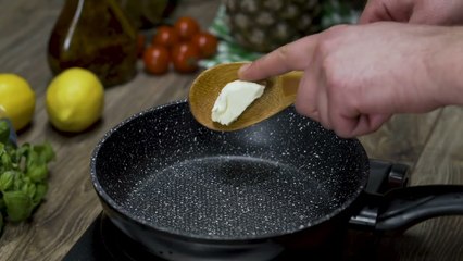 43 Pancakes with spinach and creamy parmesan sauce