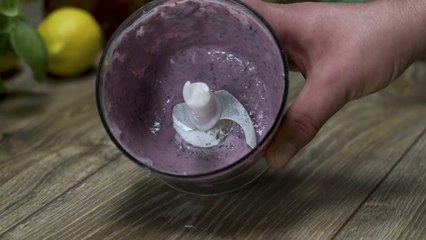 20 Apple pancakes with berry sauce