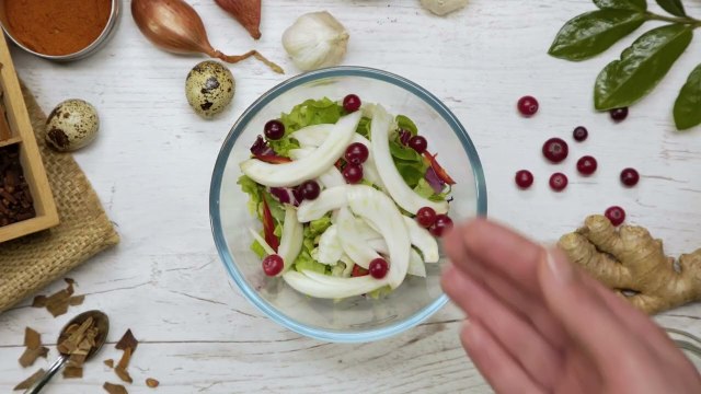 77. Salad with Mussels and Beetroot Chips
