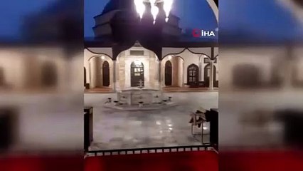 Bursa'da 596 yıllık tarihi caminin kubbesine böyle yıldırım düştü