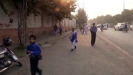 Lahore Faces Toxic Smog Crisis: Schools Shortened to Protect Students 🚸
