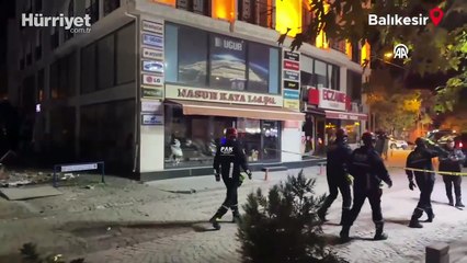 Sındırgı'daki deprem sonrası bazı binalar yıkıldı