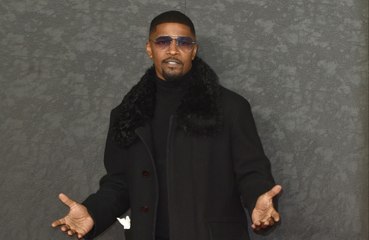 ジェイミー・フォックス、自宅開催の音楽フェスティバルでステージに物を投げ入れた観客に激怒