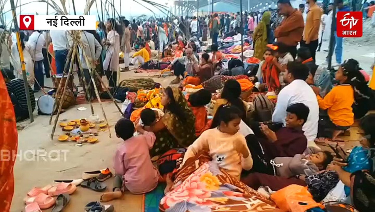 छठ पूजा 2025: ITO यमुना घाट पर टेंटों के नीचे हजारों श्रद्धालुओं ने गुजारी रात, सुबह उगते सूर्य को दिया अर्घ्य