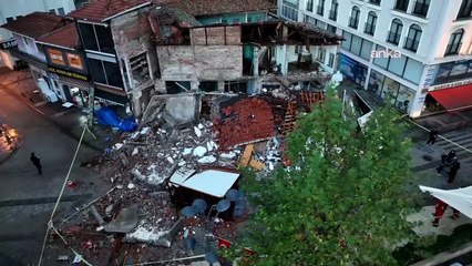 Balıkesir Sındırgı’daki depremin etkisi ile yıkılan binalar görüntülendi