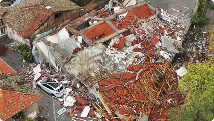 Balıkesir Sındırgı’daki depremin etkisi ile yıkılan binalar görüntülendi