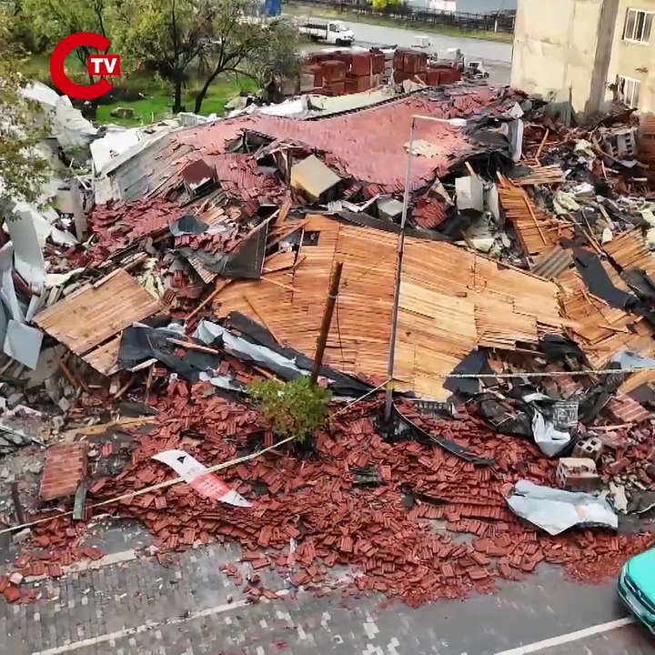 Sındırgı’da 6.1’lik depremde yıkılan ve hasar gören binalar havadan görüntülendi