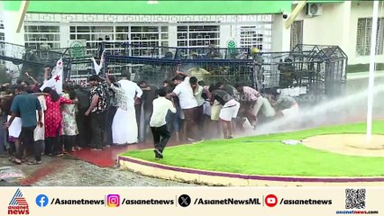 കാർഷിക സർവകലാശാലയിലെ ഫീസ് വർദ്ധന; തൃശൂരിലെ എസ്എഫ്ഐ പ്രതിഷേധത്തിൽ സംഘർഷം