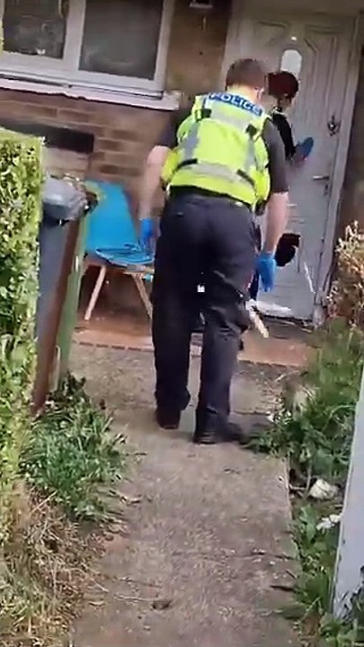 Britain's Most Wanted #Police Raid Fails Spectacularly to Capture Notorious Fugitive