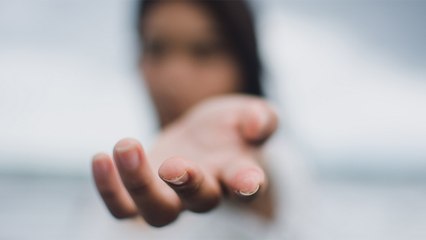 What Your Hands Reveal About Trustworthiness, According to Science