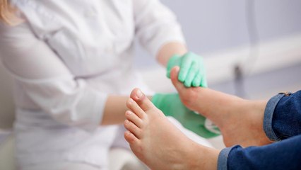 6 Everyday Habits That Podiatrists Warn Are Damaging Your Feet
