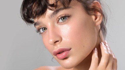 5 Foods That Help Your Skin Glow & 5 That Cause Break-Outs