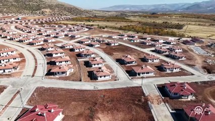 Malatya'da yapılan deprem bölgesinin en büyük köy konutu projesinde sona yaklaşıldı