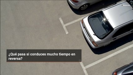 ¿Qué pasa si conduces mucho tiempo en reversa?