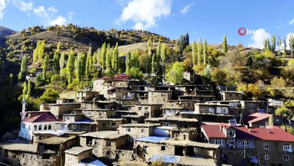 4 asırlık taş evler sonbahar ahengiyle mest ediyor