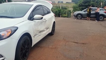 Kicks e Cerato se envolvem em acidente na Região do Lago em Cascavel