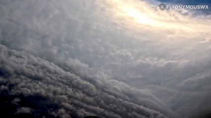 Cazadores de tormentas vuelan dentro del ojo del huracán Melissa.