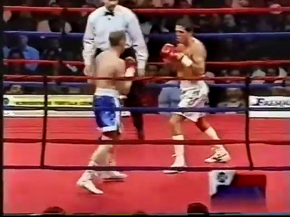 Oscar Larios vs John Lowey - Showtime 3-17-2001