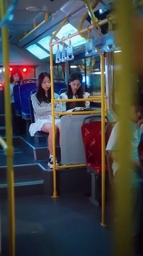 At the 100-day oath-taking ceremony, Jiang Yuan's ghostwriting of a love letter was misunderstood, and her confession of love for Xie Chen made him fall in love. After entering university, she avoided him everywhere because of her family background and ol