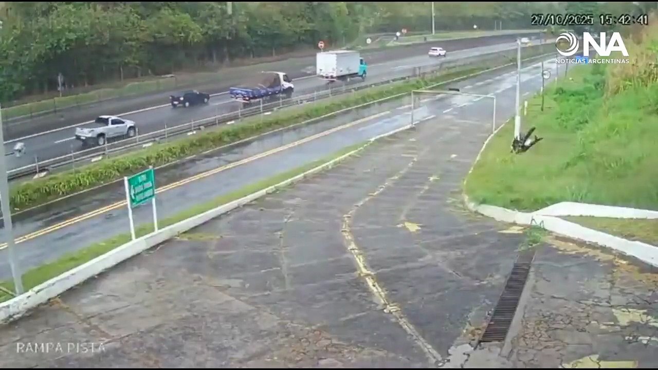 volcó un micro con hinchas de Flamengo que viajaban para el partido vs. Racing y hay heridos de gravedad