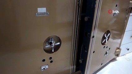 Antalya’da kameraları boyayıp, çelik kasayı delerek kuyumcudan 5 kilo altın çalıp kaçtılar