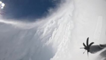 Vue de l'œil de l'ouragan Melissa, prise depuis un avion de l'US Air Force