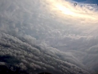 Cazadores de tormentas vuelan dentro del ojo del huracán Melissa