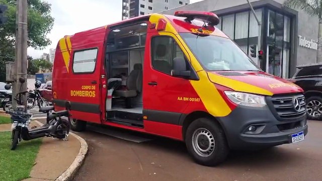 Jovem fica ferida após colisão entre carro e veículo elétrico no Centro de Cascavel