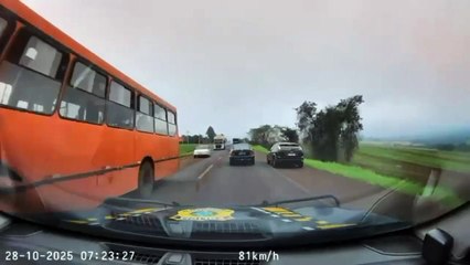 Câmera da PRF registra fuga em alta velocidade e capotamento de carro carregado com 150 kg de maconha em Cascavel