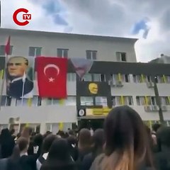 Erdoğan okullara 29 Ekim’de kendi posterinin asılmasını emretmişti  Antalya Bileydi Anadolu Lisesi öğrencilerinin karara tepkisi böyle görüntülendi