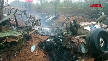 Kenya, precipita aereo turistico: le immagini dei resti carbonizzati