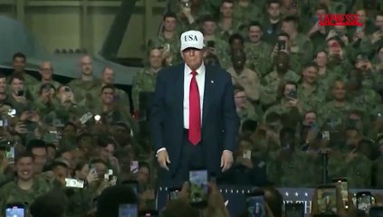 Giappone, Trump balla YMCA sulla portaerei USS George Washington