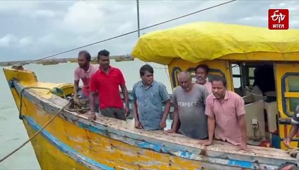 तट से टकराया चक्रवात मोंथा, तेज हवा के साथ बारिश, 160 ट्रेनें प्रभावित