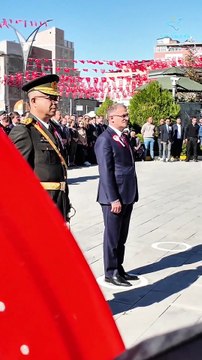 Van Valiliği, 29 Ekim'i şarkıları yasaklanan Grup Yorum'un marşıyla kutladı