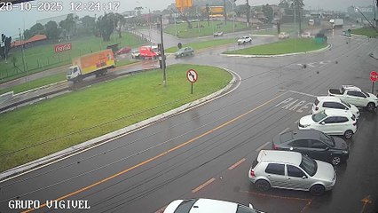Ciclista é atingido por caminhão no Trevo da Portal, na BR-277 em Cascavel